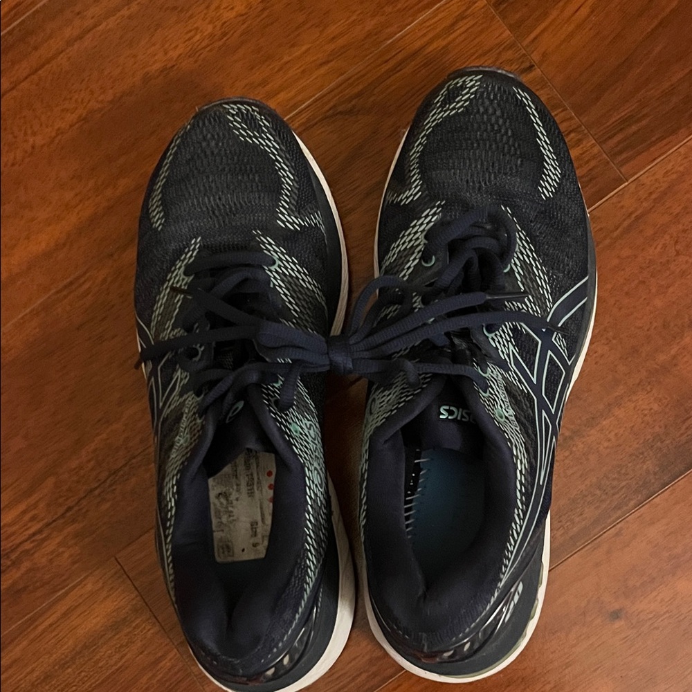 ASICS women’s Black and White Athletic Shoes